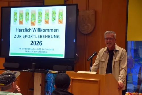 Spiesen-Elversberg ehrt 74 Sportlerinnen und Sportler 2 Aktuelles aus Spiesen-Elversberg Sportlerehrung: 74 Sportlerinnen und Sportler für ihre Erfolge ausgezeichnet