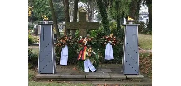 Ottweiler gedenkt am Volkstrauertag mit Gottesdienst und Feier auf dem Friedhof 3 Aktuelles aus Ottweiler Einladung zum Volkstrauertag