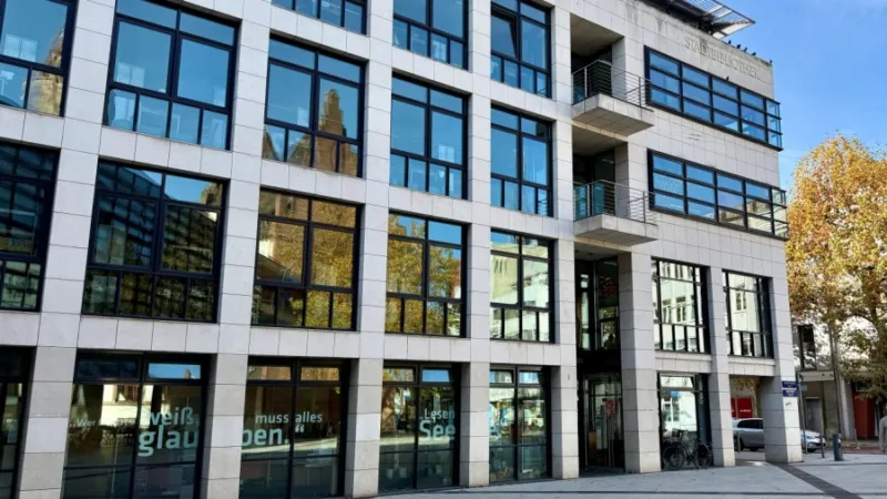 Stadtbibliothek Saarbrücken: Tauschbörse, Berufsberatung und Vortrag zu Blasenschwäche
