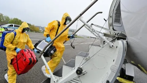 Infektionsschutzübung am Flughafen Saarbrücken: Szenario mit Ebola-Verdacht