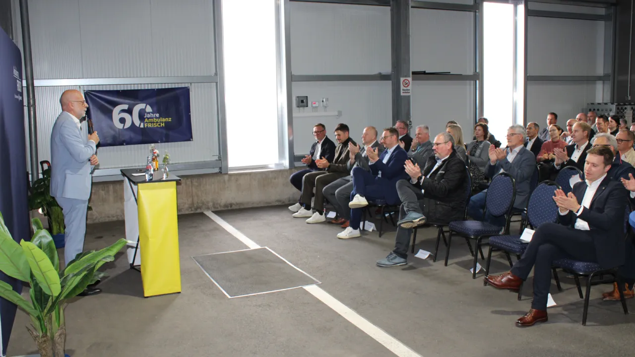 Ambulanz Frisch feiert 60-jähriges Bestehen in Homburg 1 Aktuelles aus Homburg Oberbürgermeister Michael Forster dankte Ambulanz Frisch beim 60. Geburtstag für die Treue zum Standort Homburg Familienunternehmen feierte Jubiläum mit zahlreichen Gästen auf de