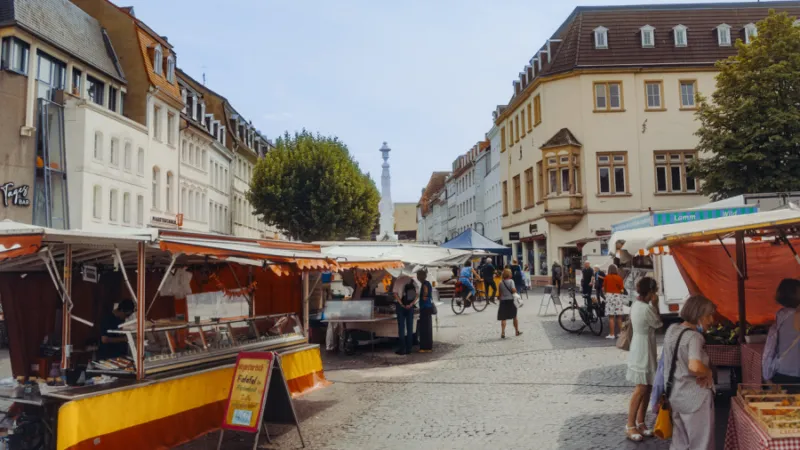 Wochen- und Bauernmarkt ziehen wegen Christkindl-Markt in die Obertorstraße 2 Aktuelles aus Saarbrücken Artikeldetail (Presse)